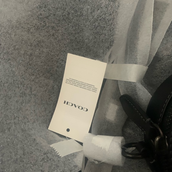 NWT coach heart shaped leather crossbody bag - Picture 7 of 11